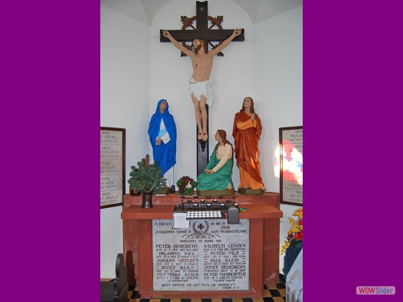 25 Altar in der Kapelle