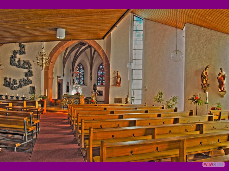 6 Kircheninneres vom Eingang aus - HDR -
